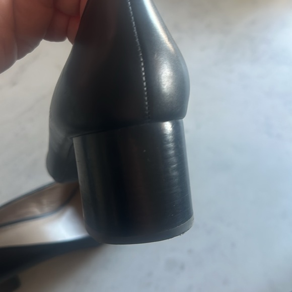 Black Tory Burch pumps with gold buckle, excellent condition - Picture 5 of 6